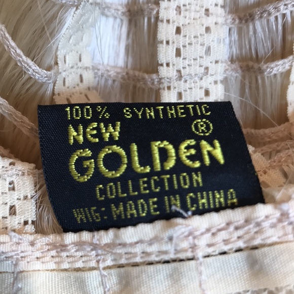 Y2K Platinum blond bob wig. Synthetic material. Great Condition- no stains. - Picture 8 of 8